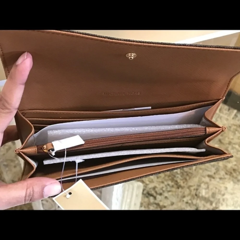 Michael Kors jet set Fulton Flap wallet Brown